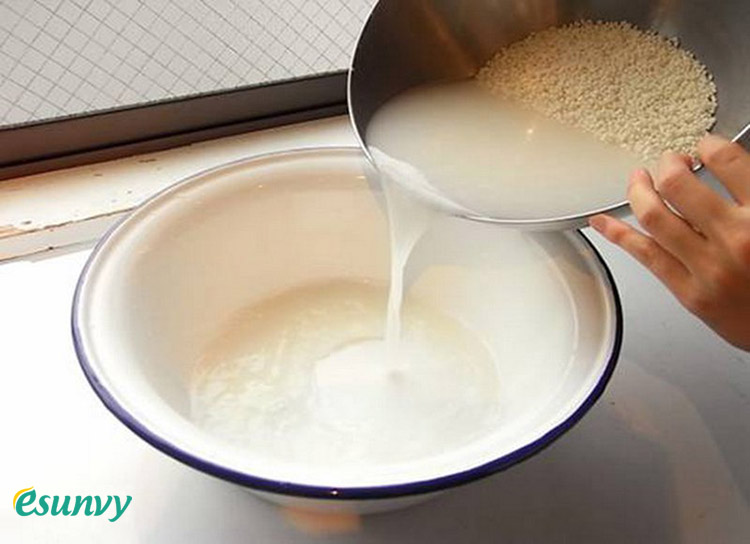 1. Cách rửa mặt bằng nước vo gạo nguyên chất 1